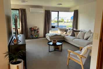 8 Harkness Place, Westport