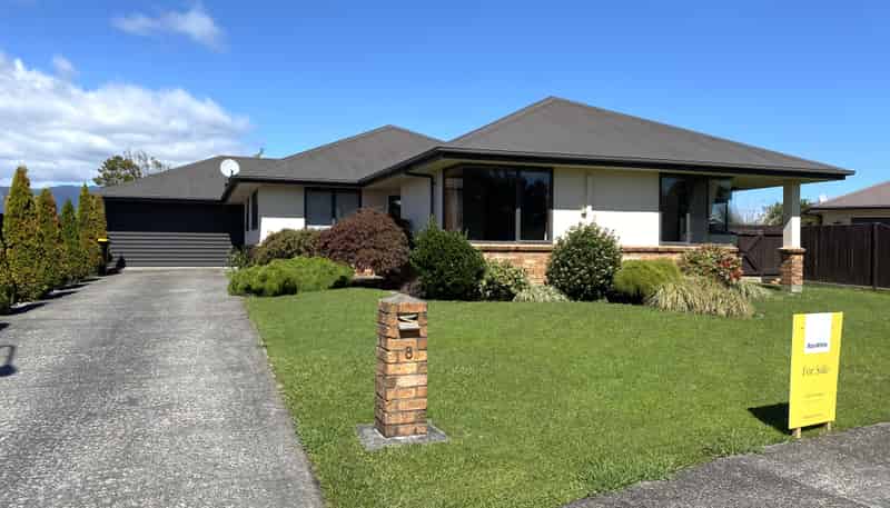 8 Harkness Place, Westport