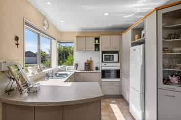 4 McLeod Place, Papamoa