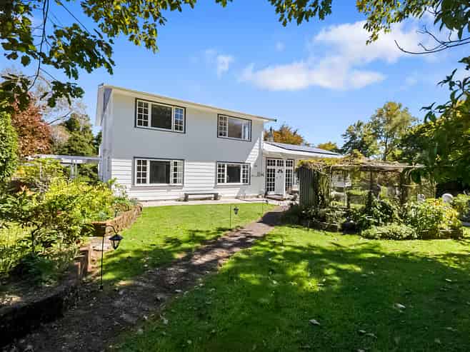 1324 Egmont Road, Egmont Village