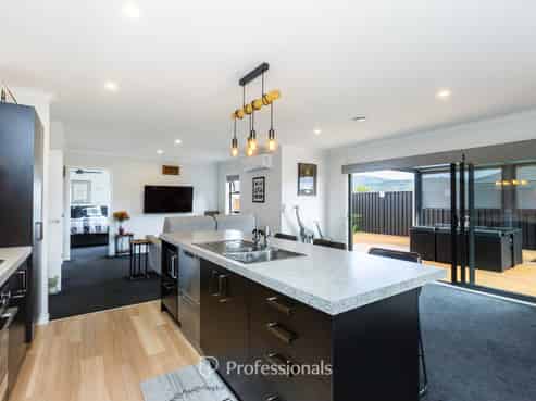 34 Filmer Crescent, Trentham