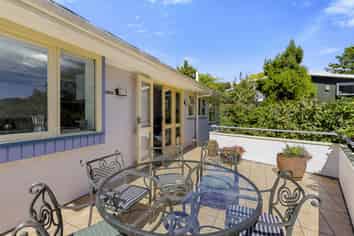 16 Fendalton Crescent, Pinehaven