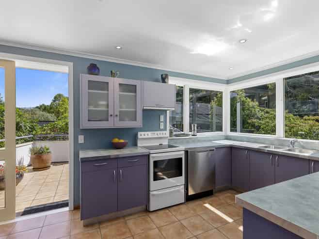 16 Fendalton Crescent, Pinehaven