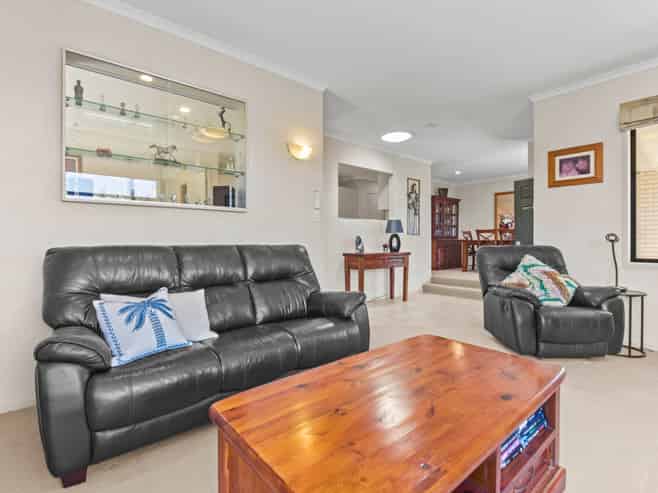 8 Jelas Road, Red Beach