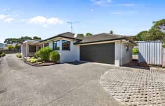 8 Jelas Road, Red Beach