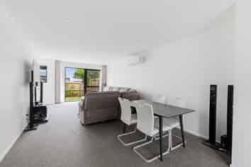 2/11 Brockworth Place, Riccarton