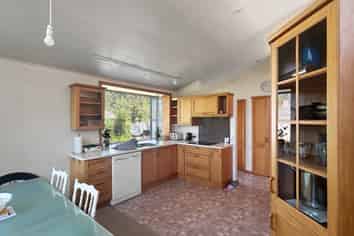 96 Daniels Road, Redwood