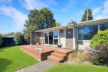 96 Daniels Road, Redwood