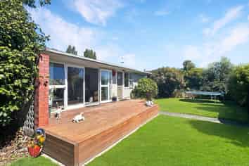 96 Daniels Road, Redwood