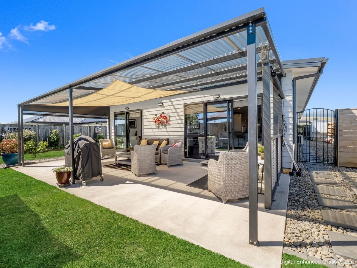 Stunning Near New Home in Great Location - Bilde 4
