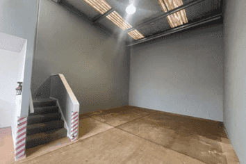 92m² Industrial Unit in Albany