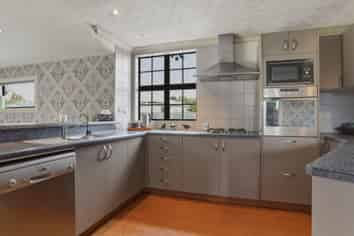 77 Ajax Street, MILTON