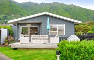 7 Graham Grove, Waikanae