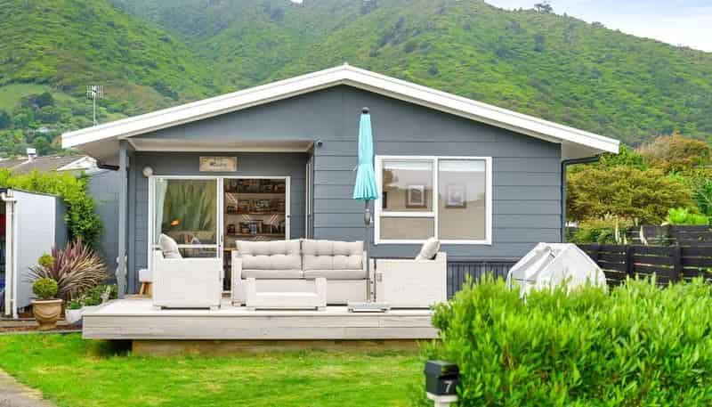 7 Graham Grove, Waikanae