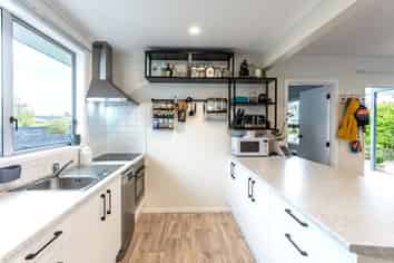 7 Graham Grove, Waikanae