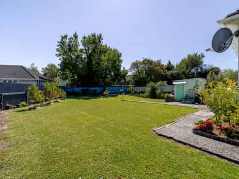 39 Andrew Avenue, Roslyn