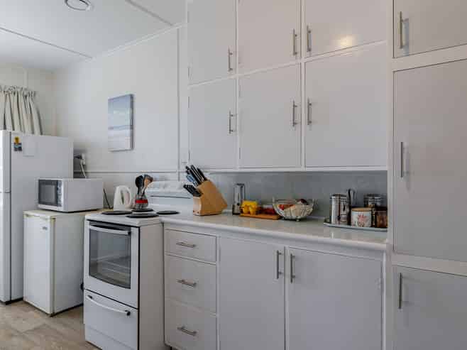 39 Andrew Avenue, Roslyn