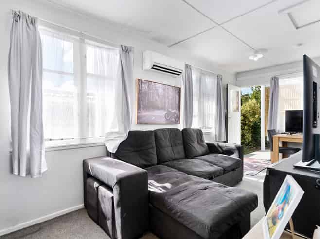 27 Oxford Street, Masterton