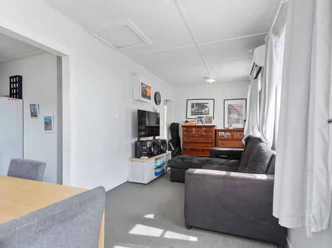 27 Oxford Street, Masterton