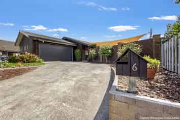 6 Alan Styles Place, Greenmeadows