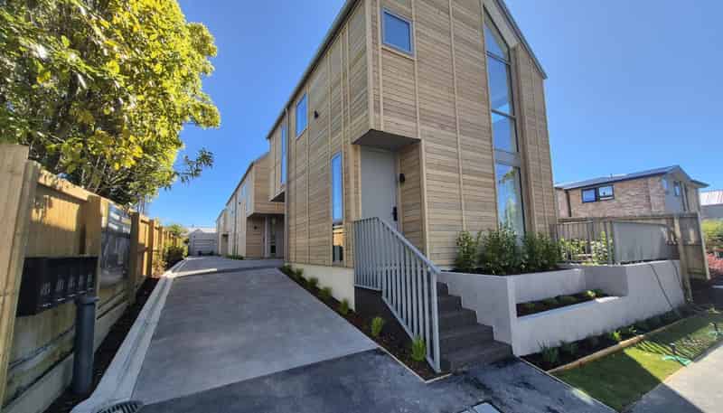 2/23 Webb Street, Merivale