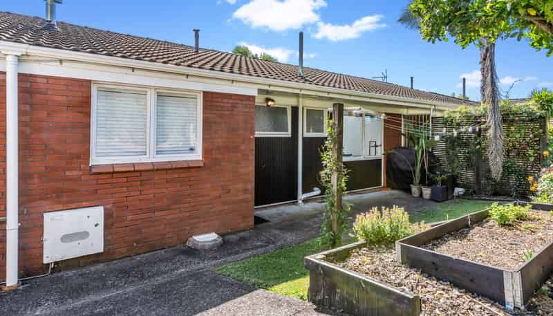1B De Val Drive, New Lynn