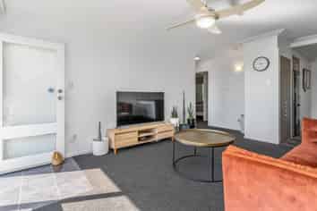 1B De Val Drive, New Lynn