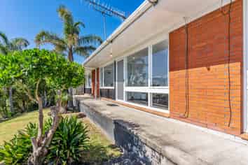 1B De Val Drive, New Lynn