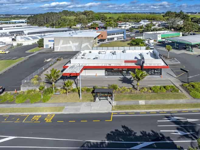 Standalone corner site with exceptional exposure