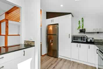 42 McEnroe Grove, Naenae