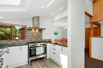 42 McEnroe Grove, Naenae