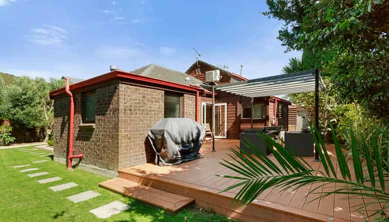 42 McEnroe Grove, Naenae