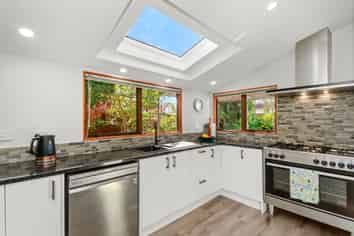 42 McEnroe Grove, Naenae