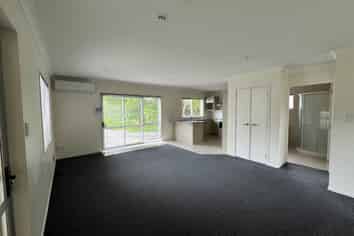 12A Cedar Heights Avenue, Massey