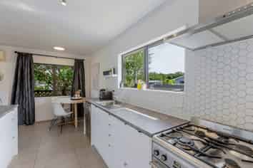 49a Leinster Avenue, Raumati South