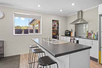 8/17 Wineberry Avenue, Amberley