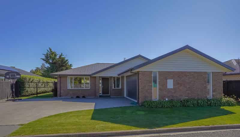 8/17 Wineberry Avenue, Amberley