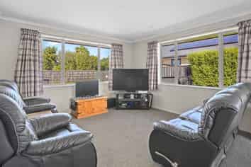 8/17 Wineberry Avenue, Amberley