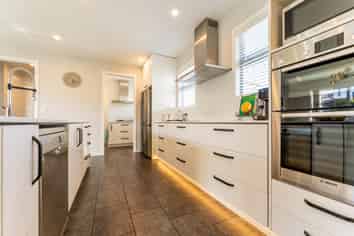 28 Meadowstone Street, Gleniti