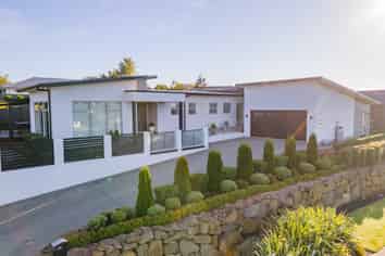 28 Meadowstone Street, Gleniti