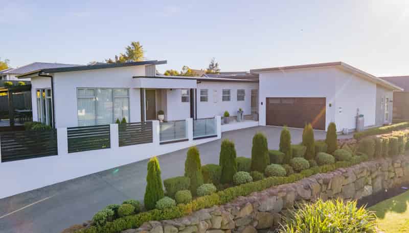 28 Meadowstone Street, Gleniti