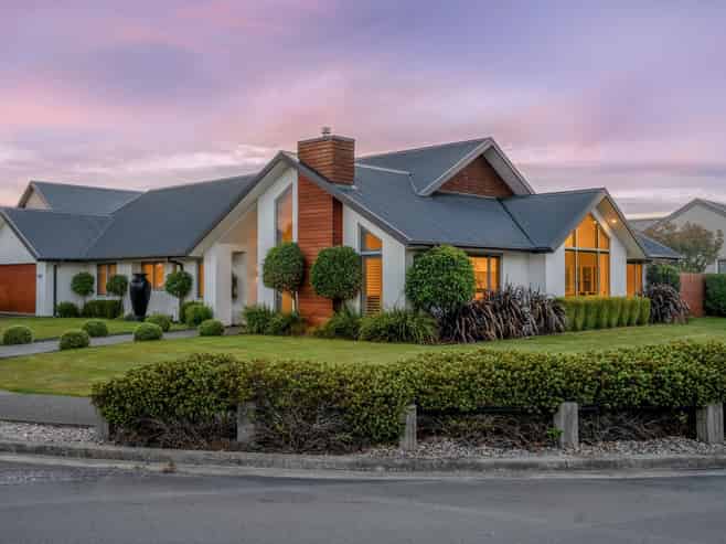 2 Waterstock Way, Parklands