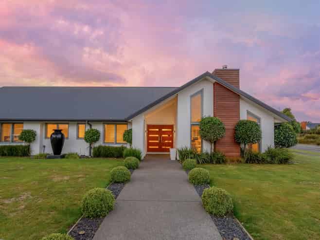 2 Waterstock Way, Parklands