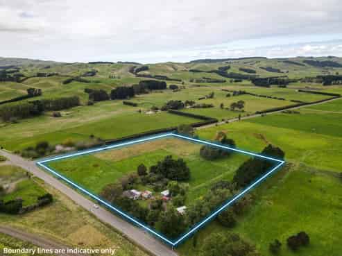 657 Domett Road, Domett