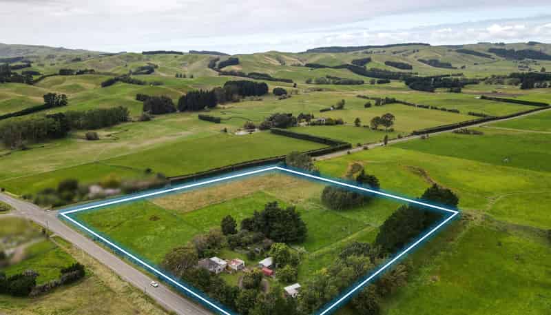 657 Domett Road, Domett