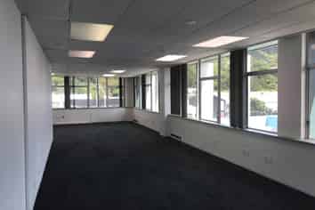 SUPERB LIGHT & CENTRAL AFFORDABLE OFFICE SPACE 