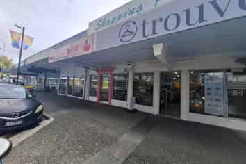 ROAD FRONT RETAIL - NOW VACANT!