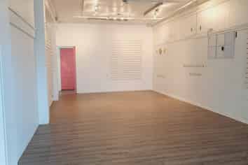 ROAD FRONT RETAIL - NOW VACANT!