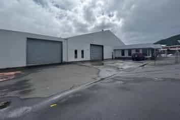 Main Road Office/Warehouse and Good Yard