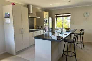 4 Diamond Grove, Brown Owl